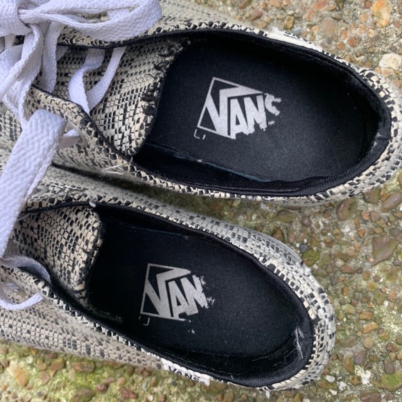 Vans - Picture 2 of 2